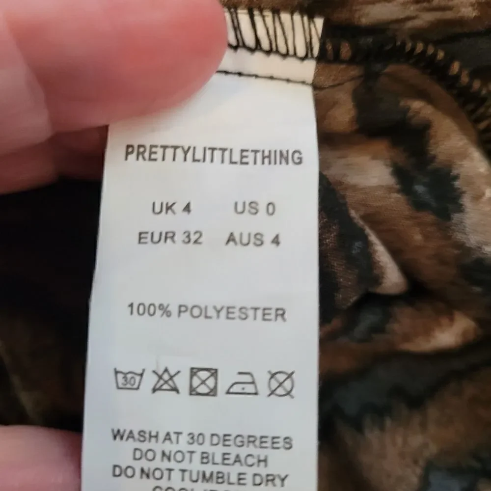 NWT PRETTY LITTLE THING CHOCOLATE TIGER PRINT FLOATY SHORTS SZ. 0